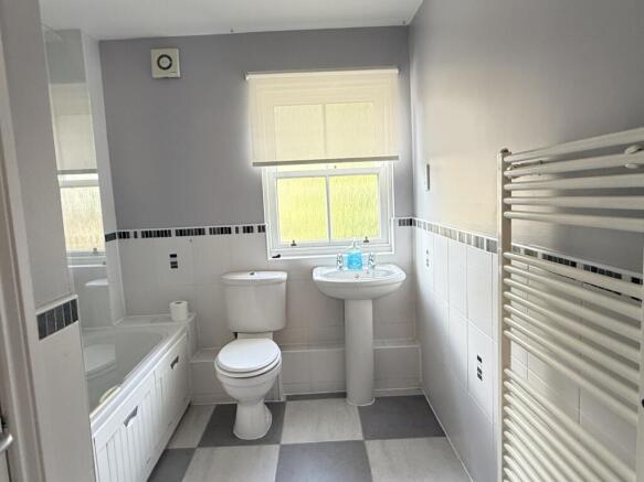 4 bed Town House for sale Image 9