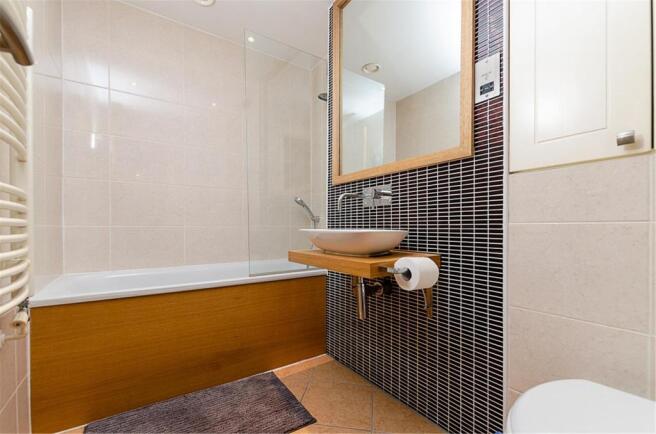 ENSUITE BATHROOM