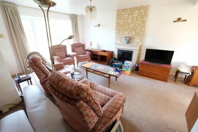 SITTING/DINING ROOM