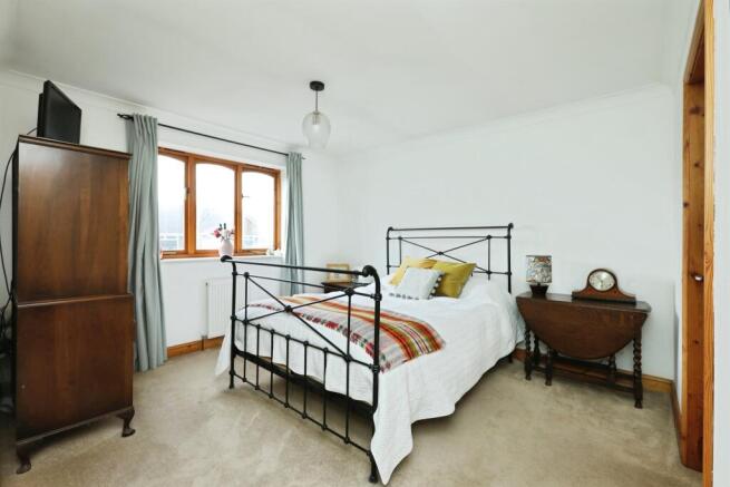 4 bed Detached for sale Image 7