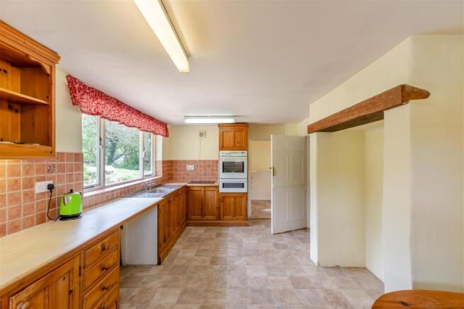 8590111-interior12.jpg