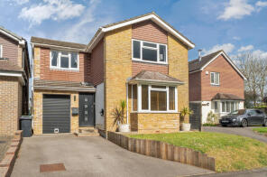 42, Complins, Holybourne, Alton GU34 4EJ