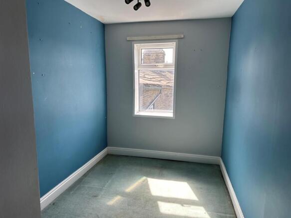 2 bed Terraced to rent Image 6