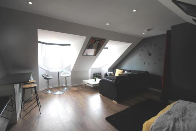 STUDIO ROOM
