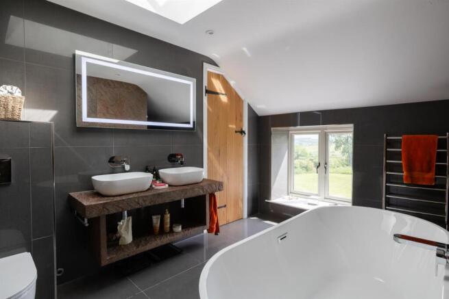 5 bed House for sale Image 12