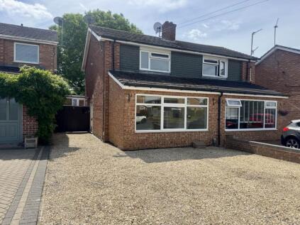 Westfield Road, Benson