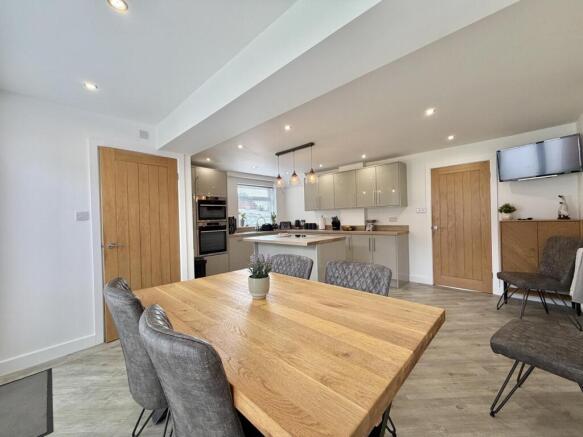 3 bed Semi-Detached for sale Image 6