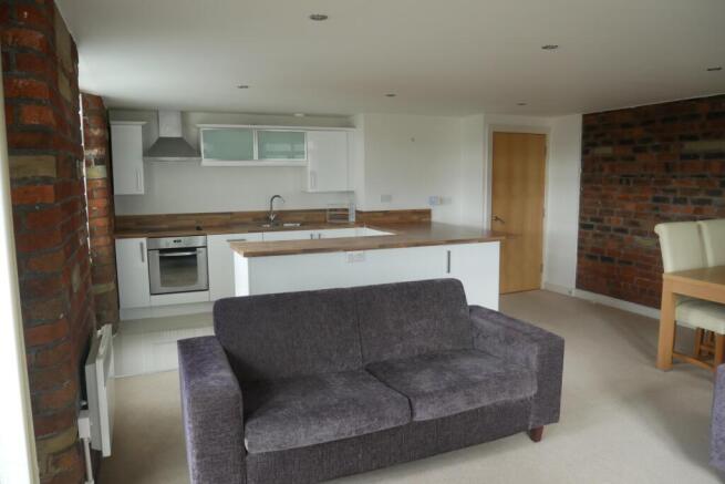 2 bed Apartment to rent Image 4