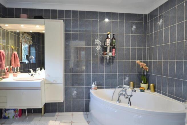 Master ensuite