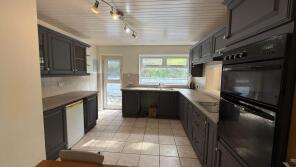 Cerivale Bungalow, Glamorgan Terrace, Porth CF39 8RA