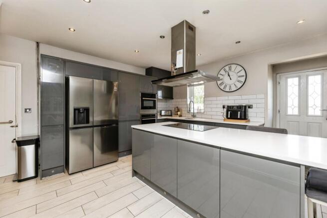 3 bed Detached for sale Image 6