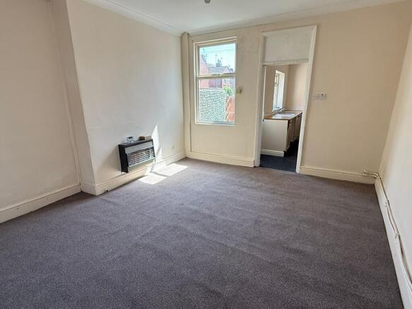 2 bed Terraced to rent Image 5