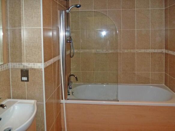 2 bed Flat for sale Image 5