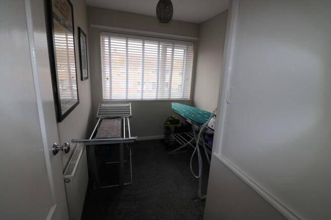 3 bed Semi-Detached to rent Image 9