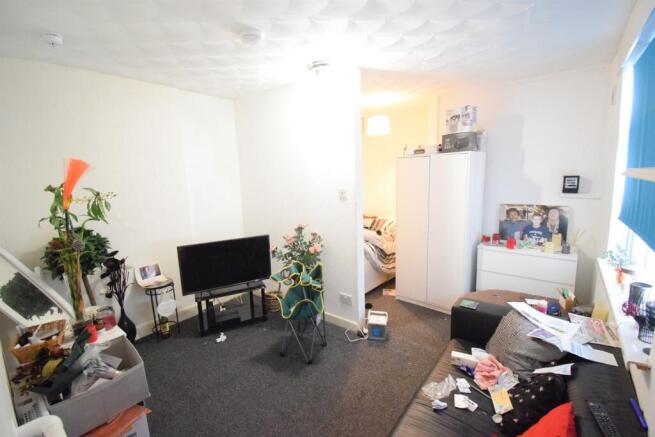 Lounge/Bed Area