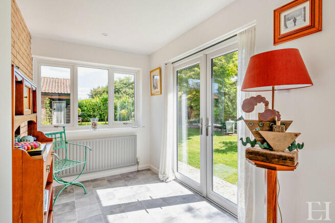 8609248-interiorW...