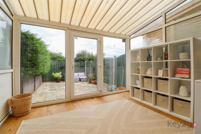 2 bed Terraced to rent Image 8