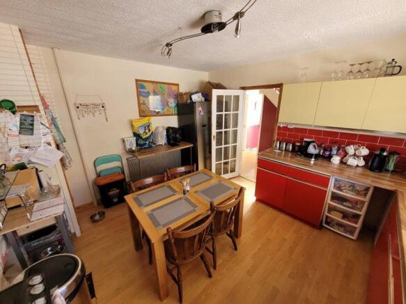 Kitchen / Brea...