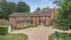 1 Montrose, Parkside, Henley-on-thames RG9 1TX