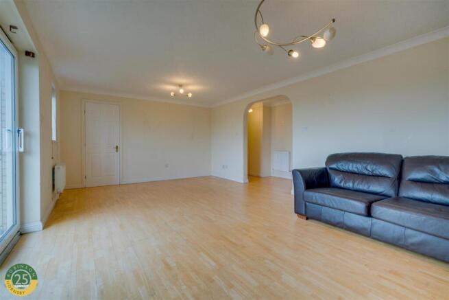 2 bed Apartment for sale Image 4