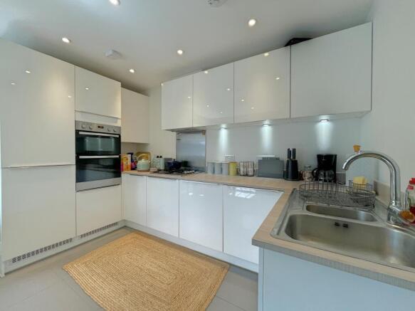 Berryfield Close, TIPTREE photo 4