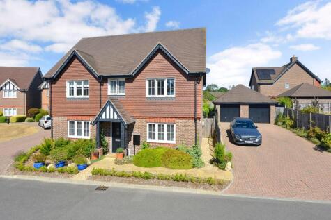 Worcester Drive, Cranleigh, GU6
