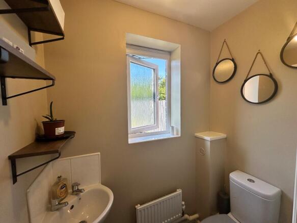 5 bed Detached for sale Image 6