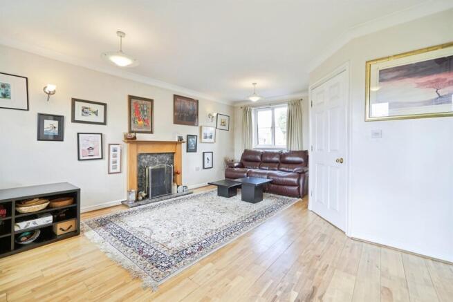 4 bed Detached for sale Image 6