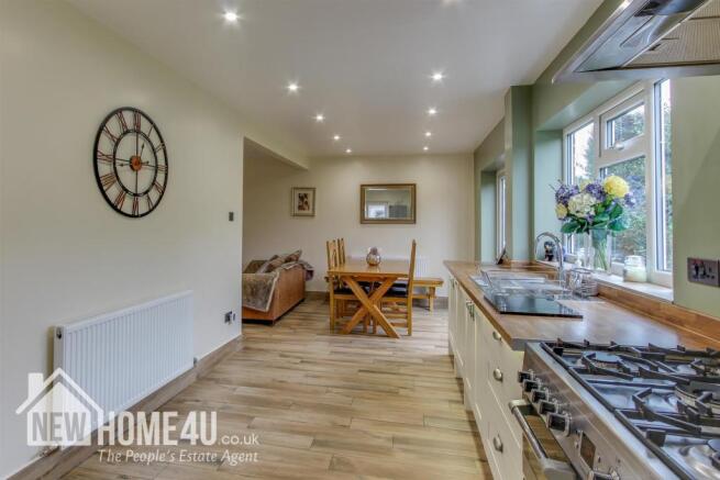 KITCHEN/DINING ROOM: