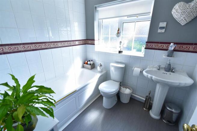 FAMILY BATHROOM