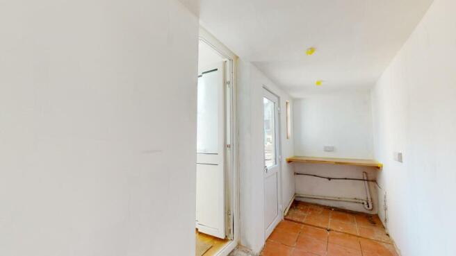 SIDE PORCH/UTILITY AREA
