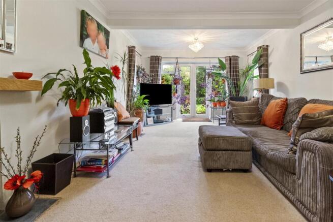 2 Cowdray Close-007.JPG