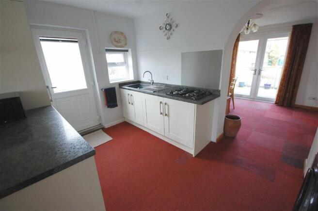 FITTED KITCHEN