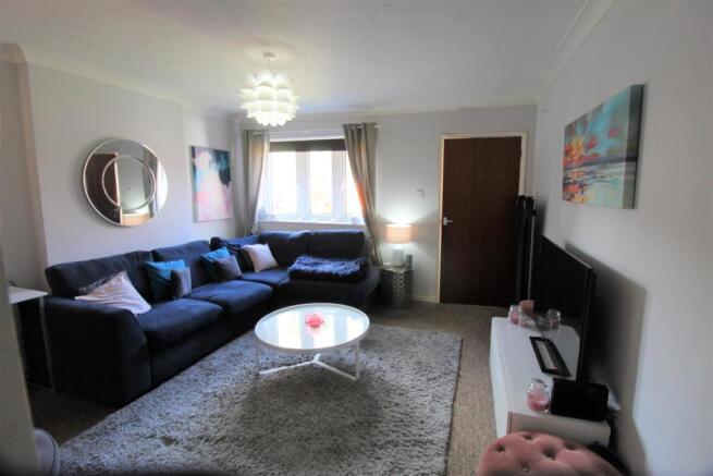 lounge 1.JPG