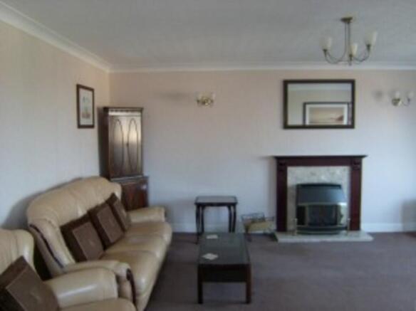 2 bed Apartment to rent Image 4