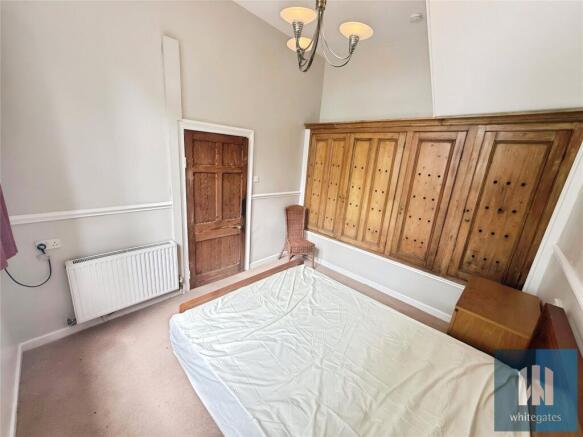 4 bed Apartment to rent Image 4