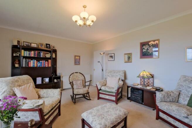 70 Belstane Rd, Carluke ML8 4BG-25.jpg