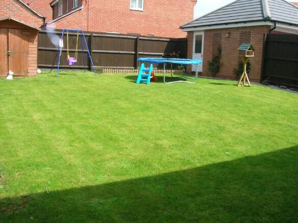 ENCLOSED REAR GDN