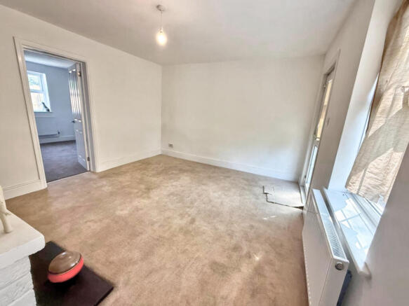 4 bed Terraced for sale Image 4
