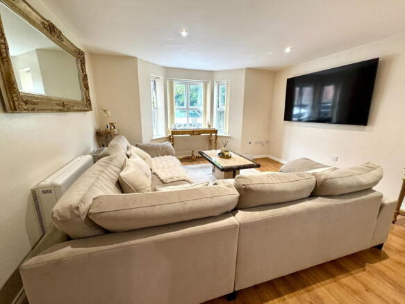 2 bed Apartment for sale Image 4