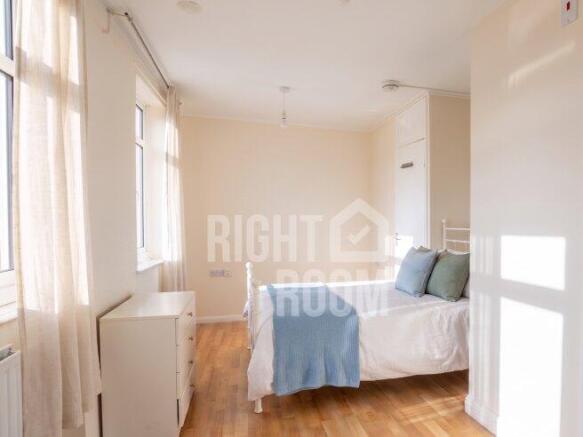 room-3-71-seyssel-street-e14-3eh-1066329