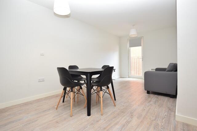 2 bed Apartment to rent Image 8