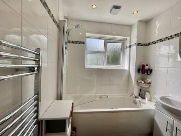 Family Bathroom w...
