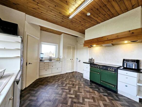 3 bed Detached for sale Image 9