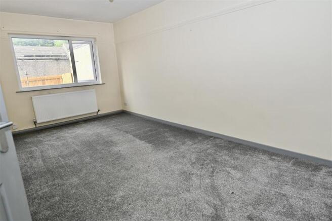 2 bed Terraced to rent Image 5