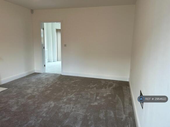 3 bed Semi-Detached to rent Image 6