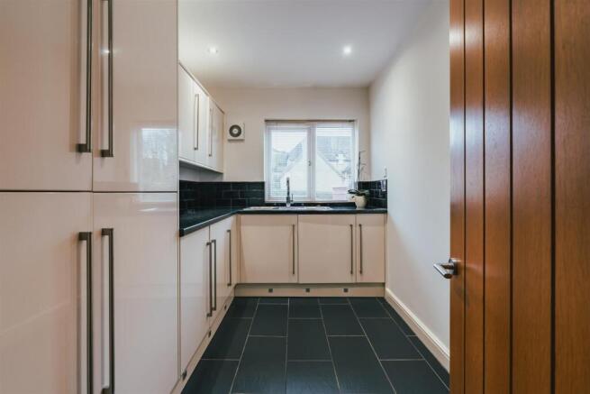 3 bed Detached for sale Image 11