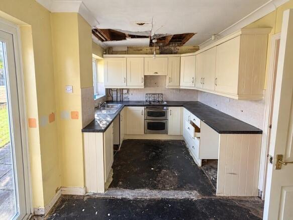 Petworth Avenue, Wigan, Greater Manchester. WN3 6JG photo 4