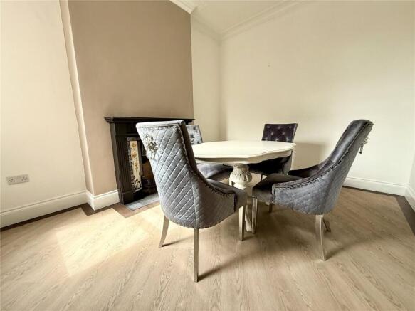 5 bed Semi-Detached for sale Image 6
