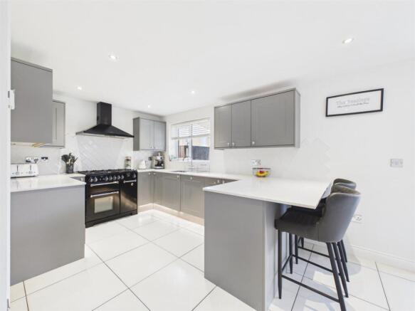 4 bed Detached for sale Image 4